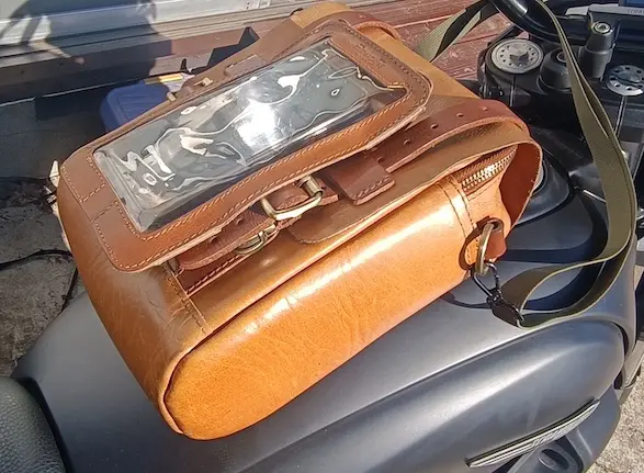 クラシックバイク派必見 スマホホルダー代わりに使えるトリップマシン