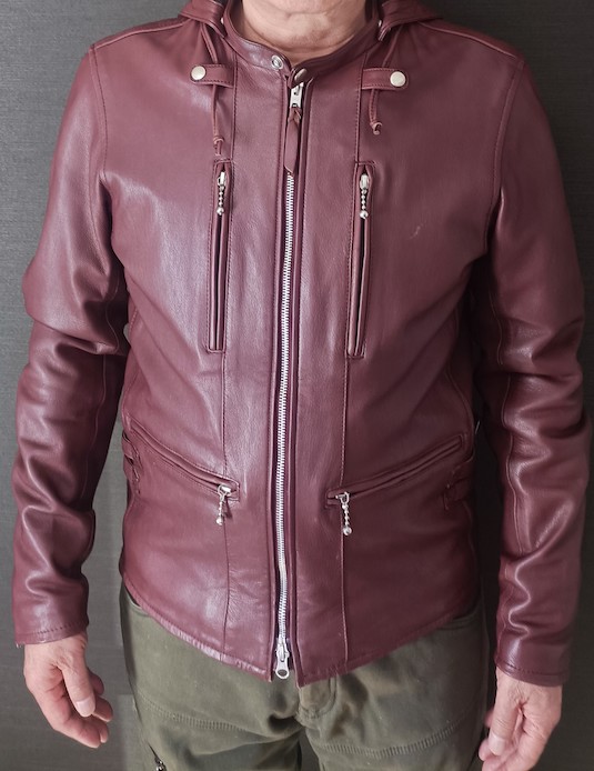 私の使用感 ややメタボ気味ですがスリムに着られていると思います。