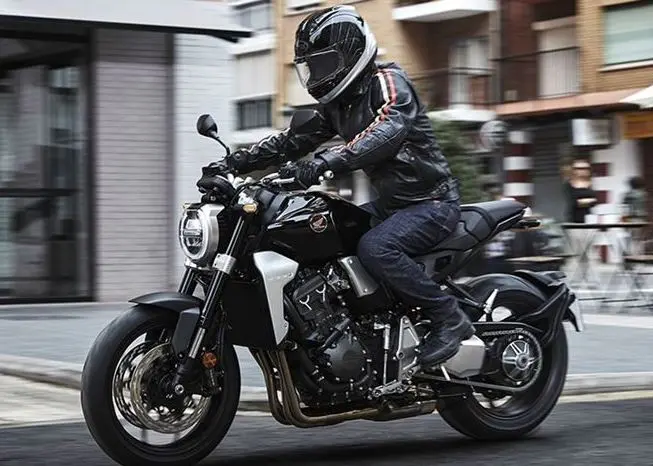 ネイキッドバイクのタイプ別似合うファッション おしゃれにそろえる選び方 老ライダーブログ オートバイブログ 大人のバイクライフ ネイキッドバイクのタイプ別似合うファッション おしゃれにそろえる選び方 老ライダーブログ オートバイブログ 大人のバイクライフ