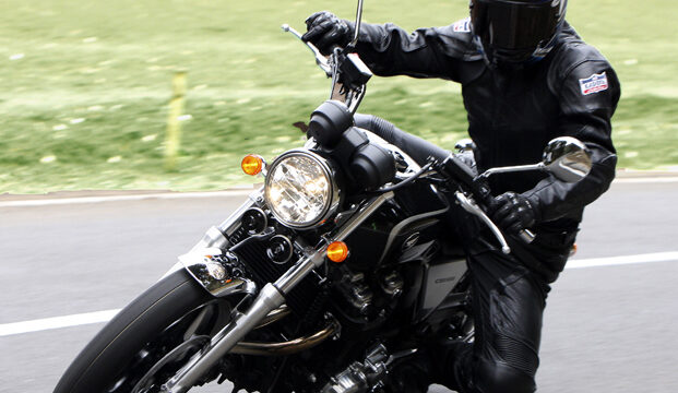 ネイキッドバイクのタイプ別似合うファッション おしゃれにそろえる選び方 老ライダーブログ オートバイブログ 大人のバイクライフ