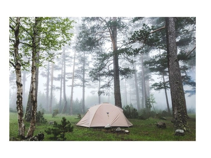 雨のキャンプはテントの設営場所も重要