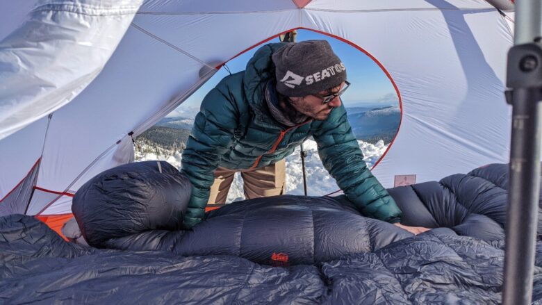 冬のキャンプツーリングは快適睡眠グッズを中心に揃える