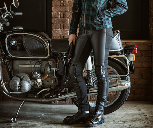 MAX FRITZ ハーフレザーパンツとは