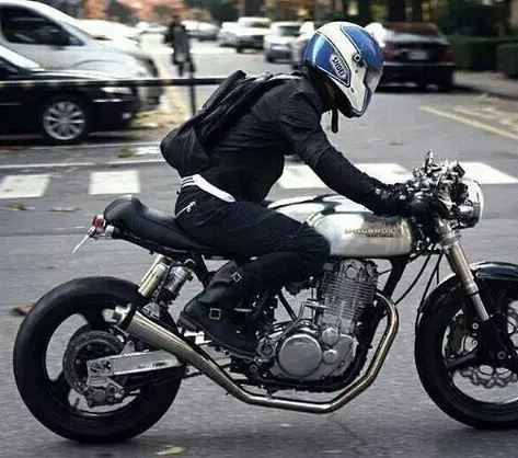 SRに似合う服装 カフェレーサー風