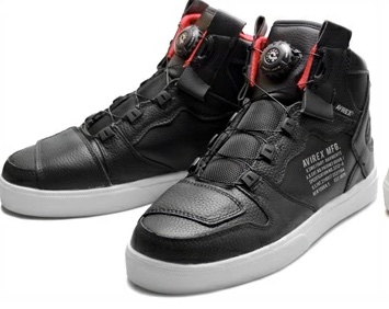 トライアンフ街乗りファッション　コーデ