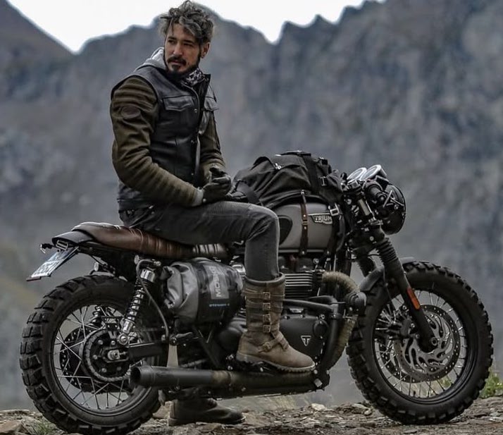 トライアンフ似合う服装コーデ