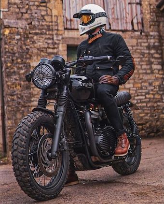 トライアンフに似合うファッション　服装コーデ