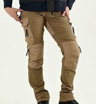 トライアンフ服装コーデ