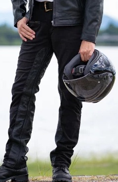 ネオクラシックバイクに似合う夏の服装コーデ