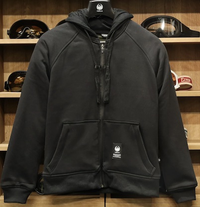 トライアンフのファッション街乗りコーデ