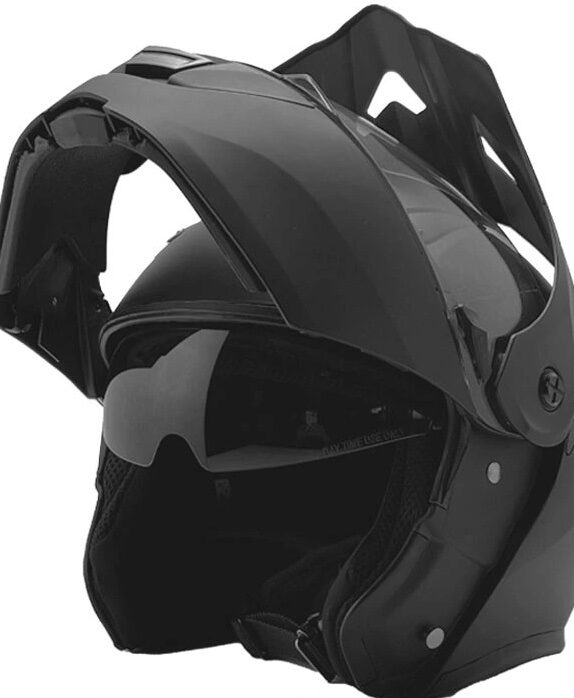 Vストロームの服装おしゃれコーデ