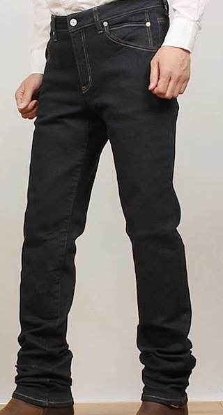 トライアンフ街乗りファッションコーデ