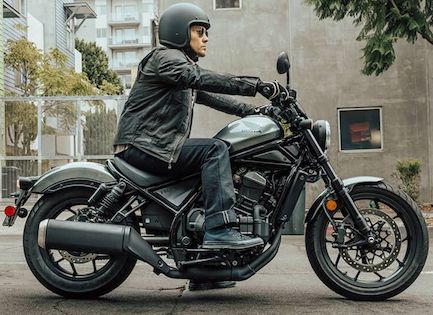 レブルの服装　ハーレー風コーデ